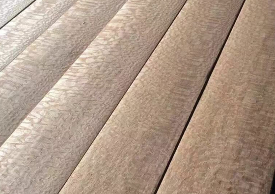 Veneur de bois teint Faisceau de bois de dentelle d'épaisseur de 0,25 à 0,6 mm pour la conception de meubles